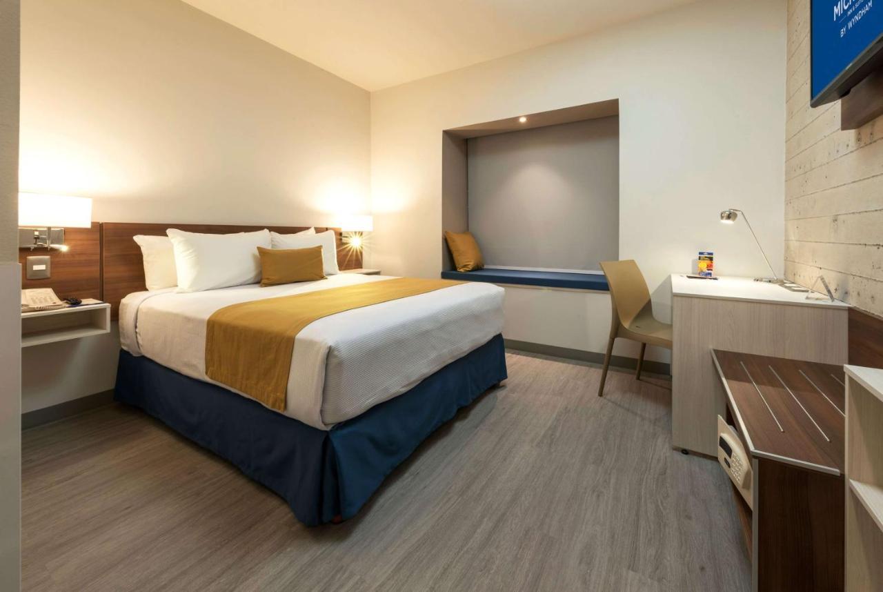 Palomar Microtel Inn & Suites By Wyndham Guadalajara Sur מראה חיצוני תמונה
