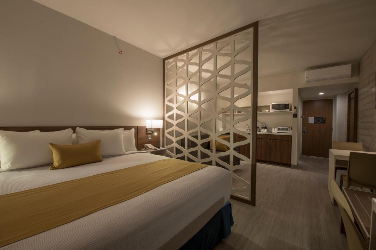 Palomar Microtel Inn & Suites By Wyndham Guadalajara Sur מראה חיצוני תמונה