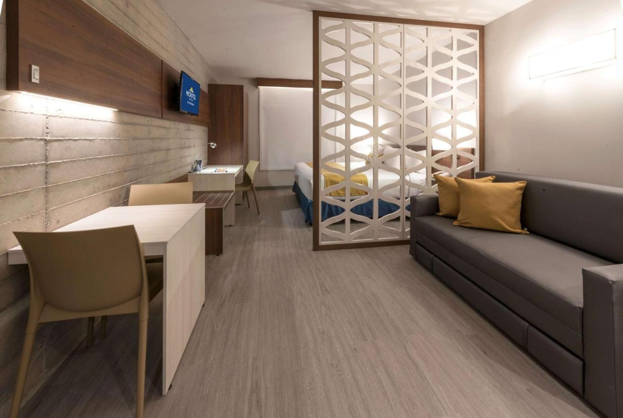 Palomar Microtel Inn & Suites By Wyndham Guadalajara Sur מראה חיצוני תמונה