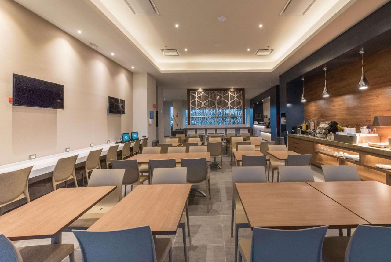 Palomar Microtel Inn & Suites By Wyndham Guadalajara Sur מראה חיצוני תמונה