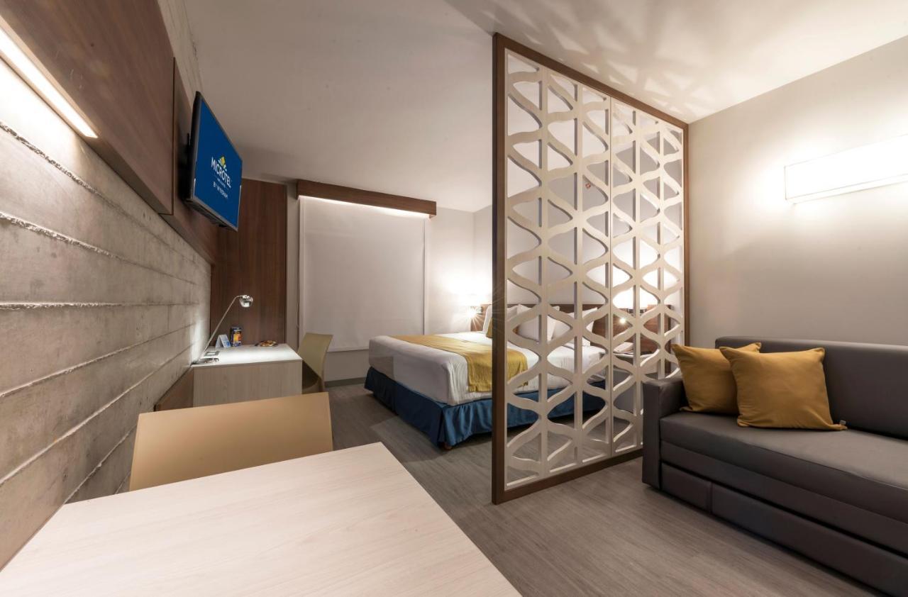 Palomar Microtel Inn & Suites By Wyndham Guadalajara Sur מראה חיצוני תמונה